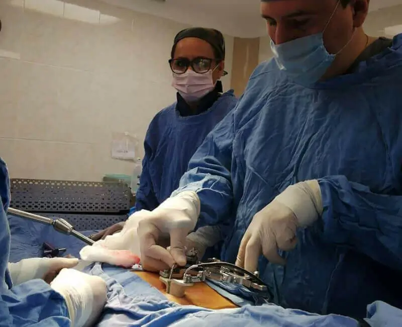 Sala de rehabilitación postoperatoria para cirugía de columna en Guadalajara